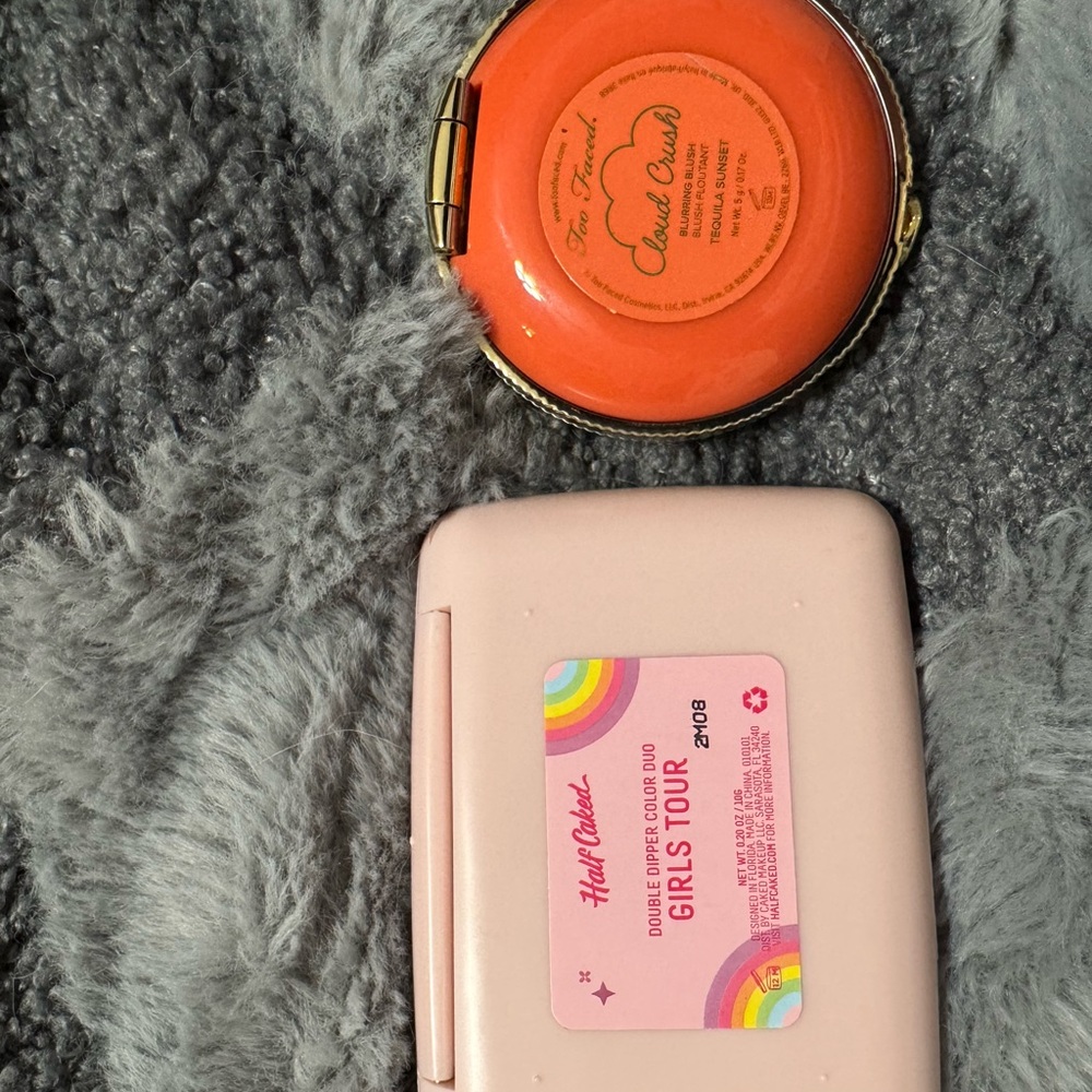 Assorted Makeup Bundle - Picture 4 of 6